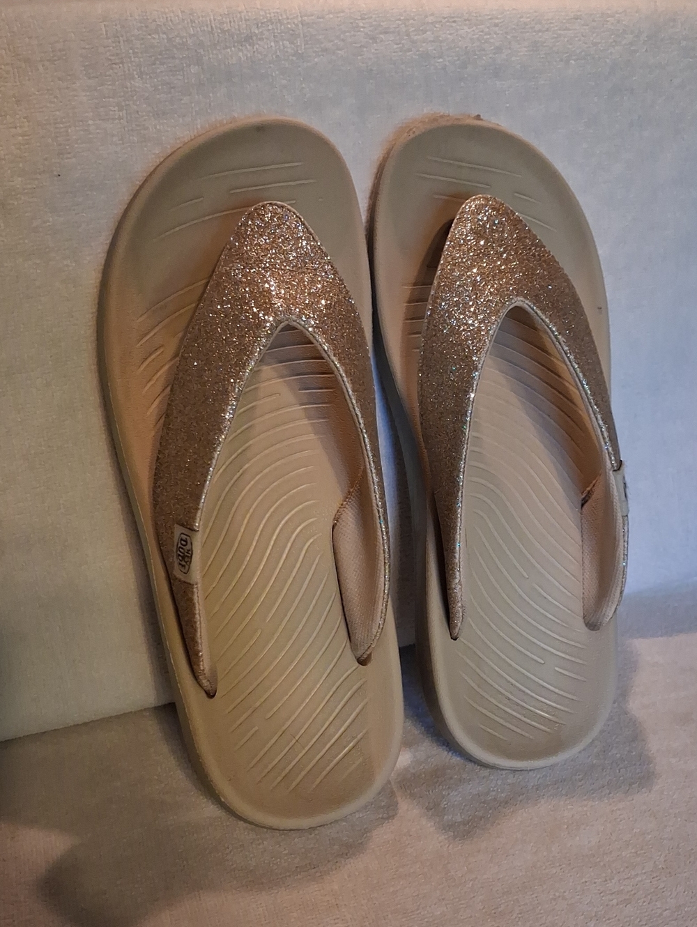 Hey Dude Women's Glitter Thong Sandals in Champagne